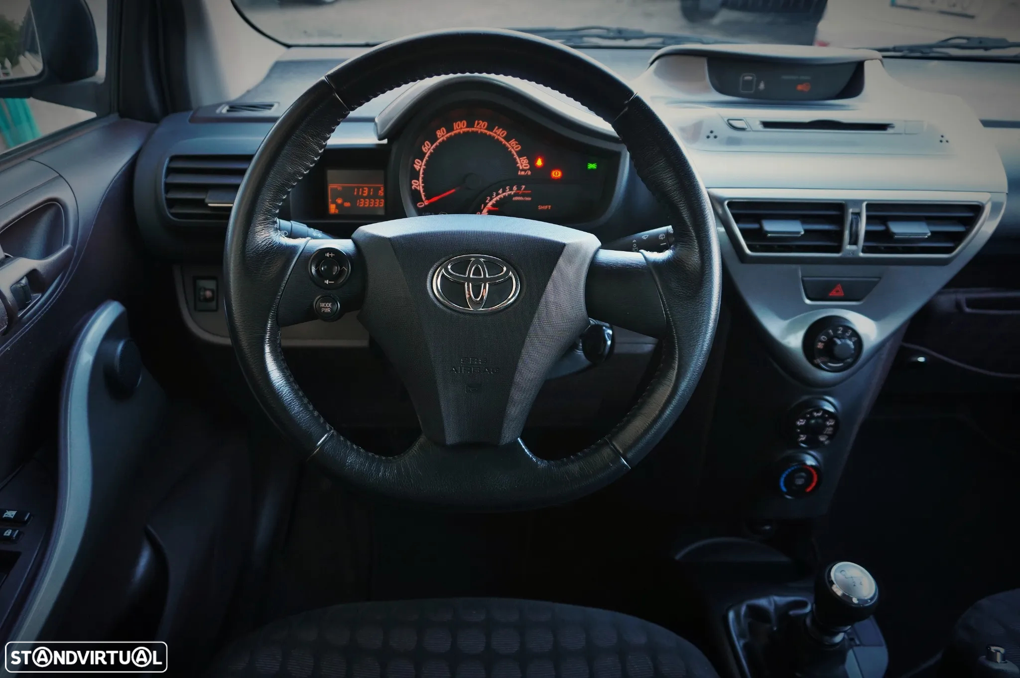 Toyota iQ 1.0 VVT-i - 21