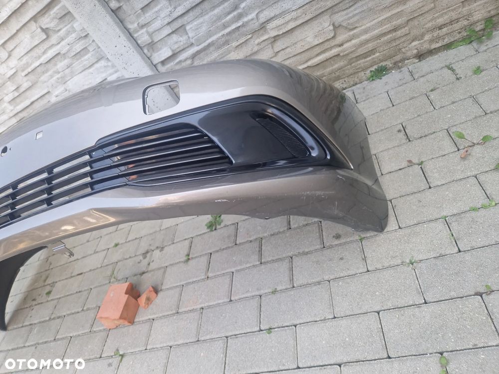 Zderzak Toyota Auris II lift 2015 - bez dziur - 3