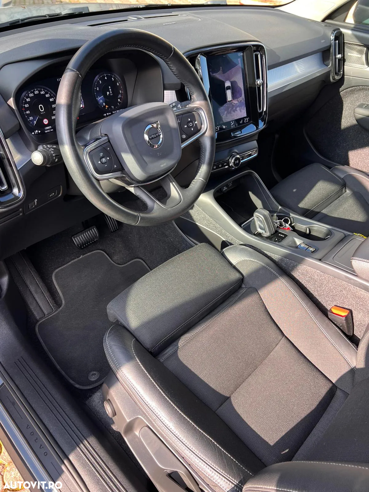 Volvo XC 40 T4 AWD Geartronic Momentum Pro - 2