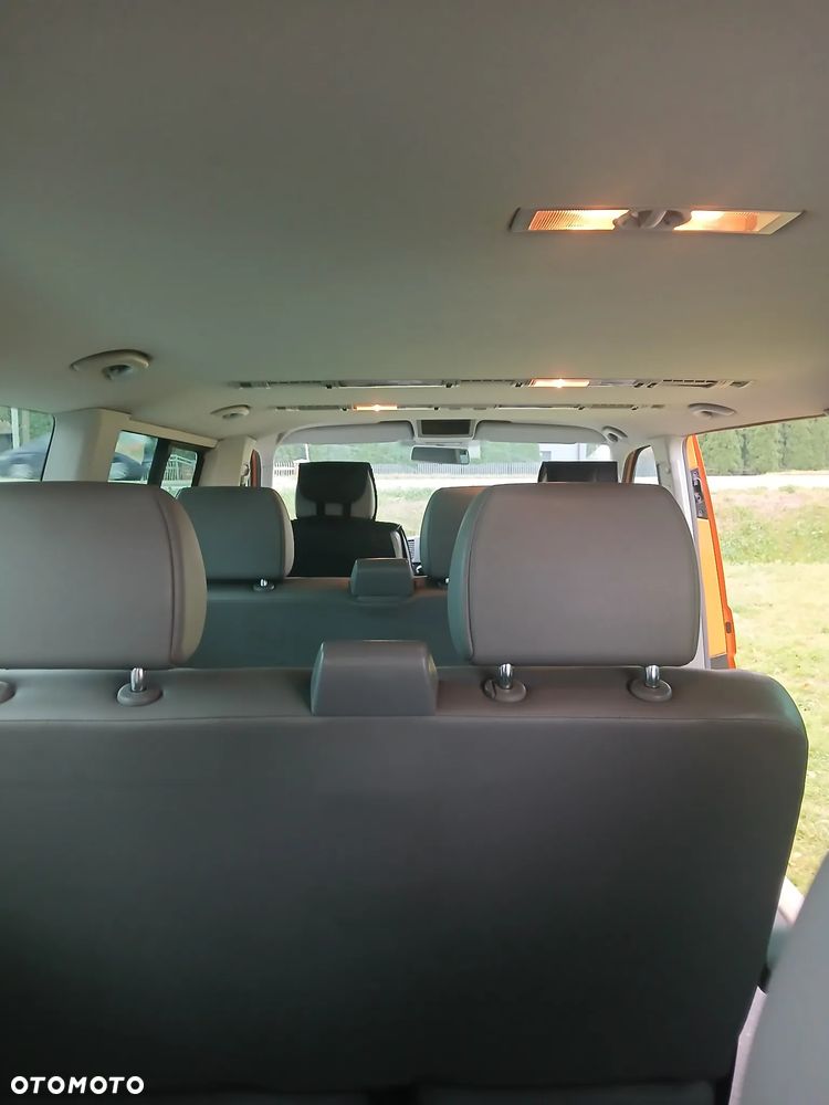 Volkswagen Caravelle - 14