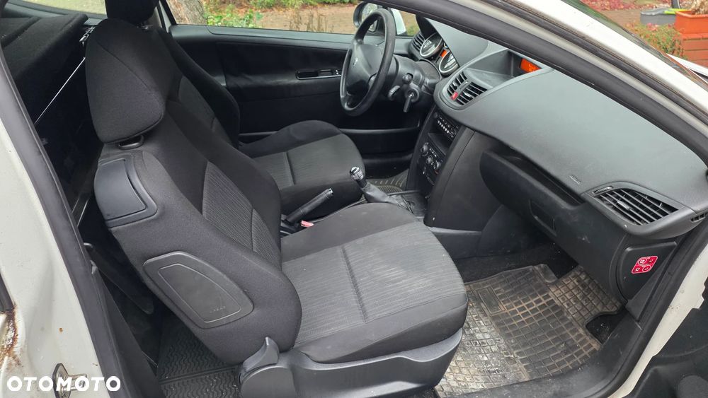 Peugeot 207 - 9
