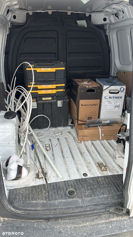 Ford Transit Courier - 12