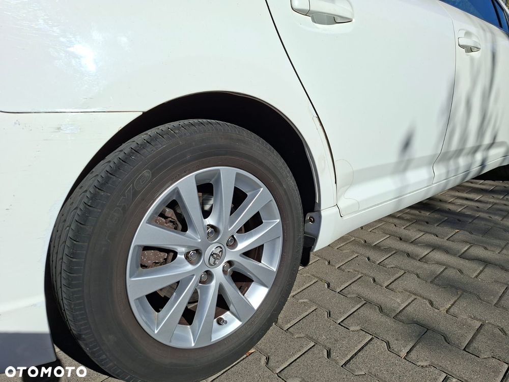 Toyota Avensis 2.0 Style - 11