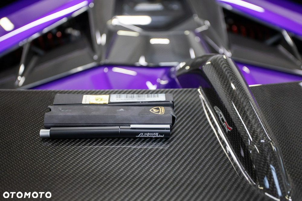 Lamborghini Aventador - 30