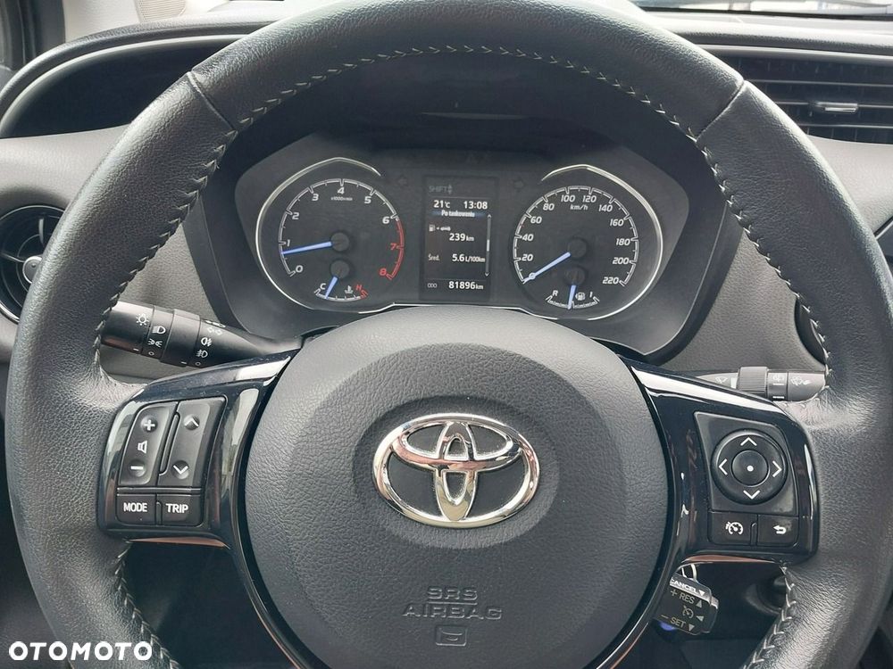 Toyota Yaris 1.5 Premium - 21