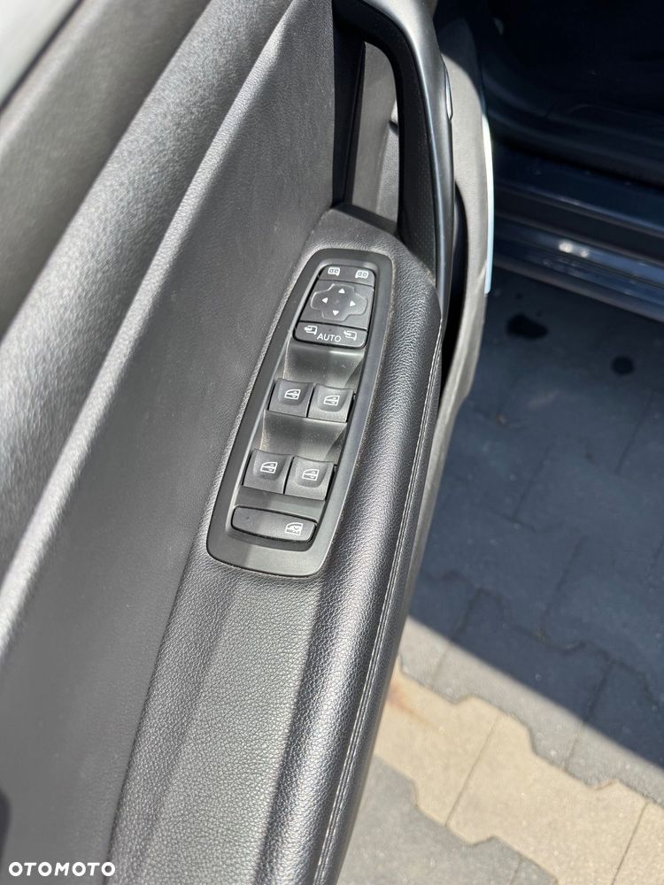 Renault Megane ENERGY TCe 130 EDC BOSE EDITION - 8