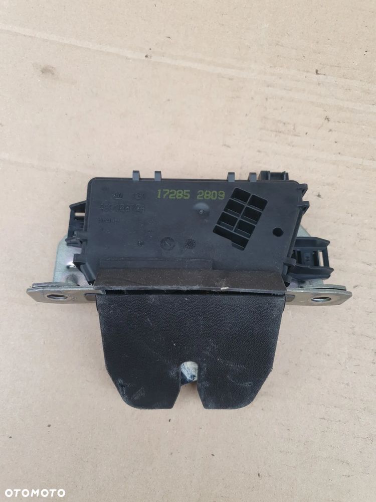 } ZAMEK KLAPY TYŁ OPEL ASTRA H ZAFIRA B Nr 495058724 - 2