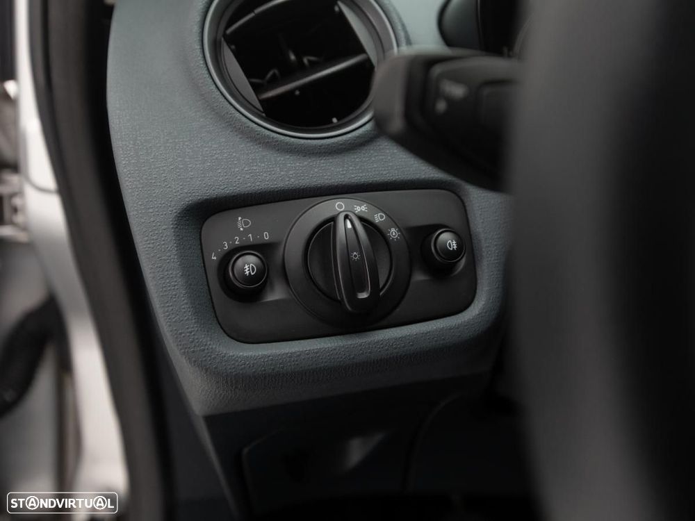 Ford Fiesta Van - 13