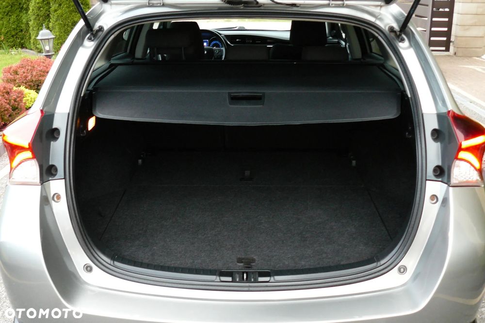 Toyota Auris 1.6 D-4D Design Edition - 10