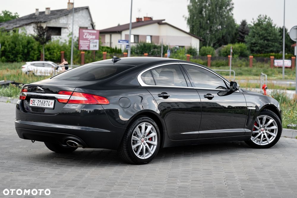Jaguar XF 2.2 - 10