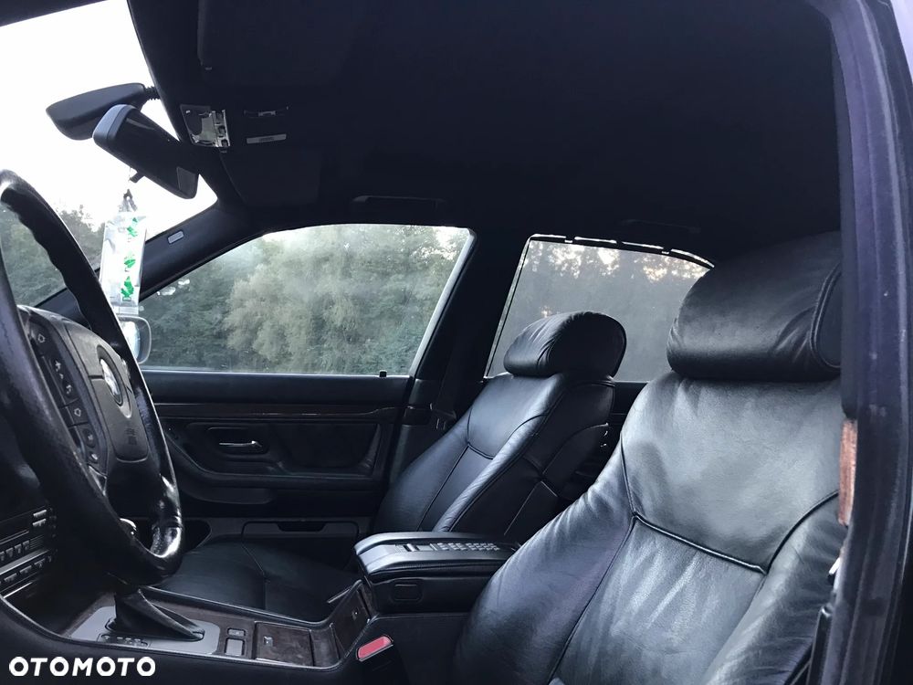BMW Seria 7 750i - 22
