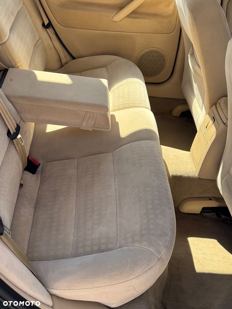 Volkswagen Passat 1.9 TDI Highline - 19