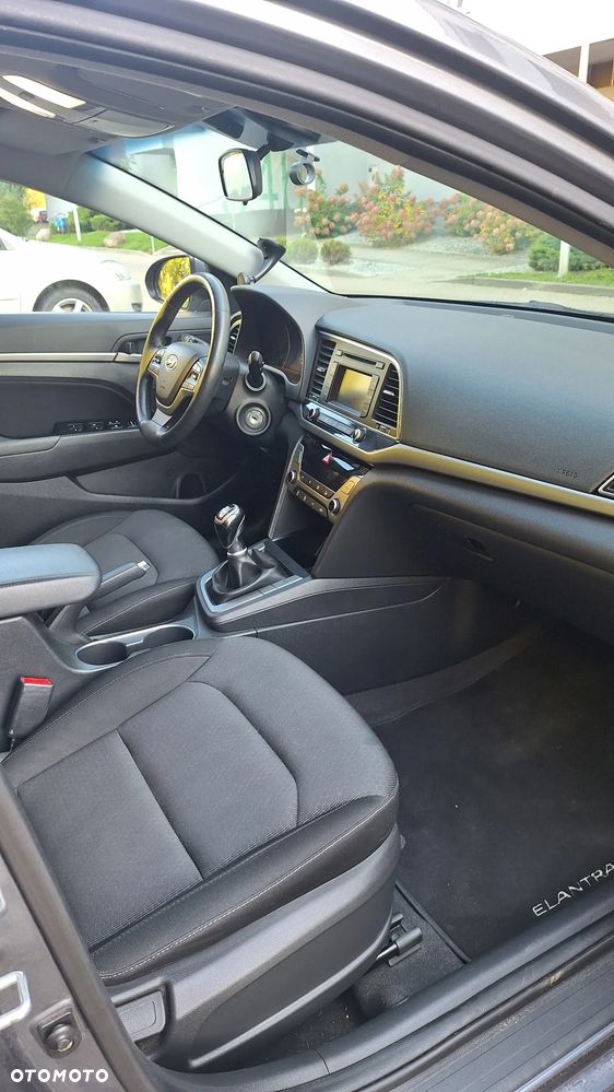 Hyundai Elantra - 5