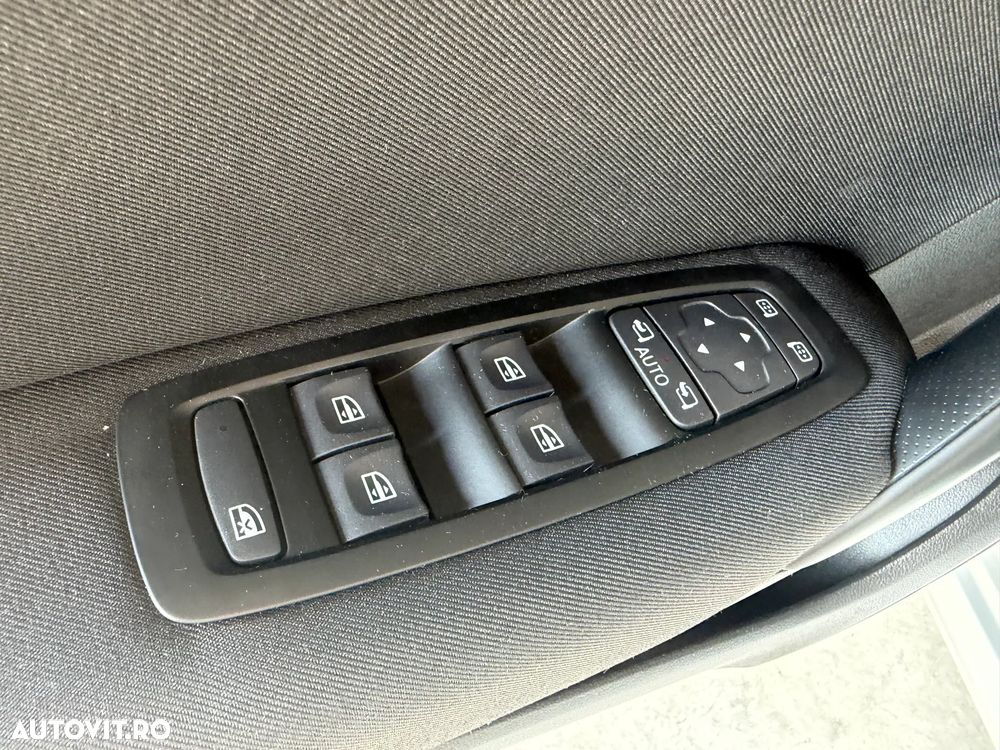 Renault Megane TCe 140 GPF BUSINESS EDITION - 18