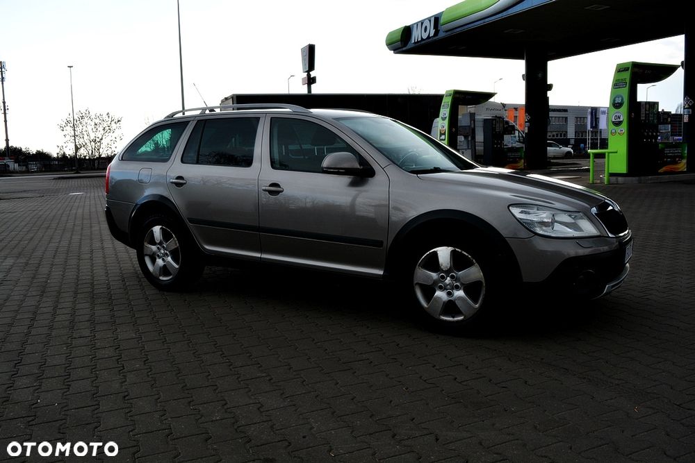 Skoda Octavia 2.0 TDI DPF 4x4 DSG Scout - 16