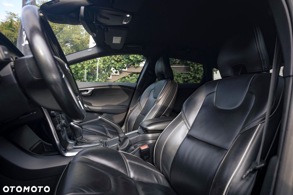 Volvo V40 D4 Geartronic RDesign - 25
