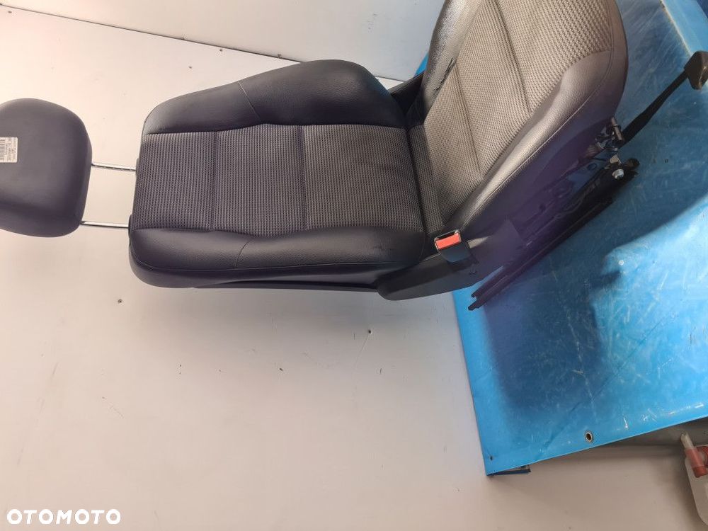 FOTEL KIEROWCY  MERCEDES W203 LIFT - 3