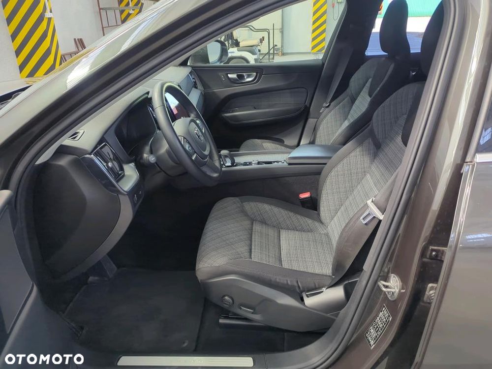 Volvo XC 60 B4 D AWD Momentum Pro - 5