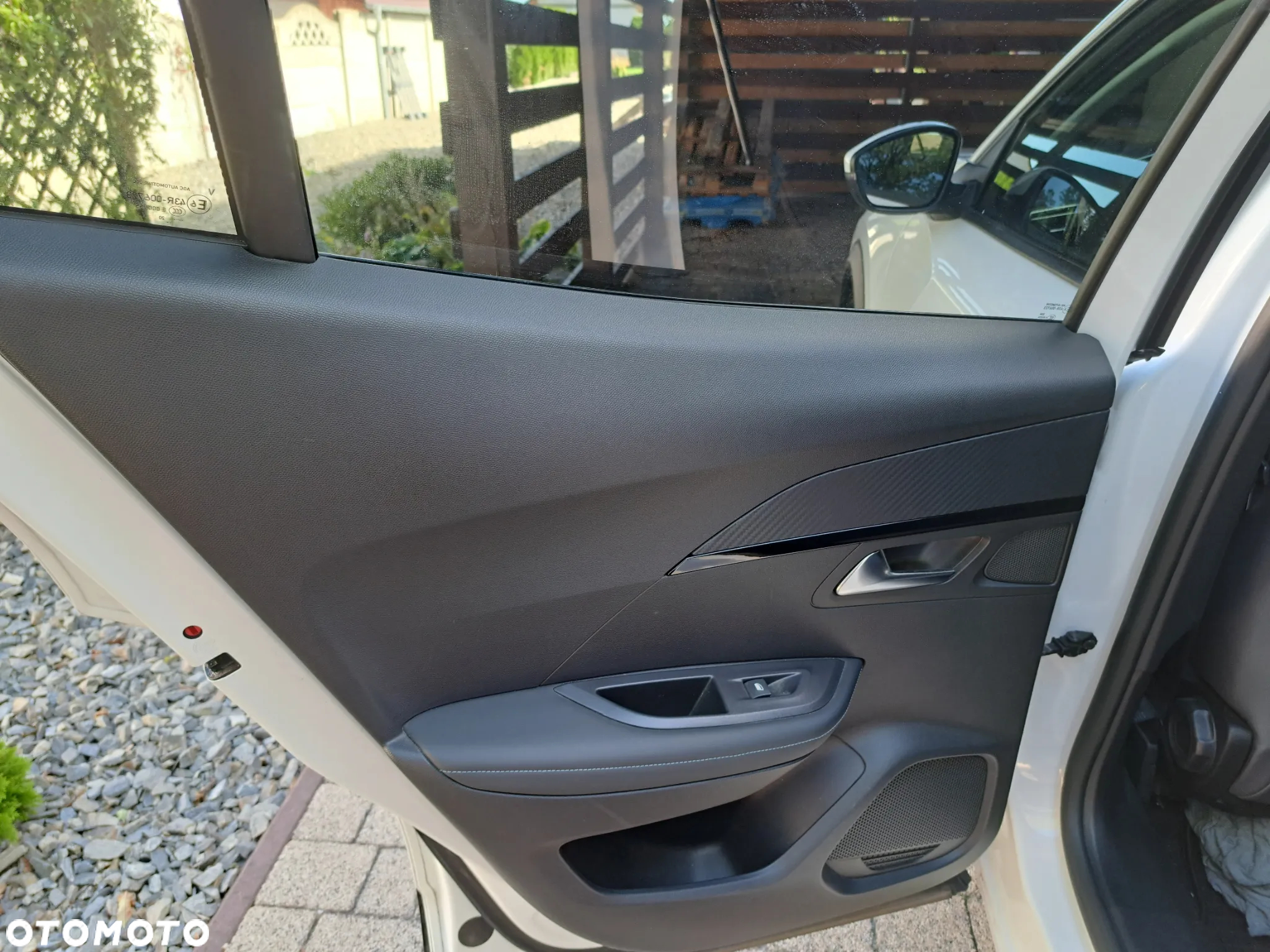 Peugeot 2008 1.2 PureTech Allure S&S - 13