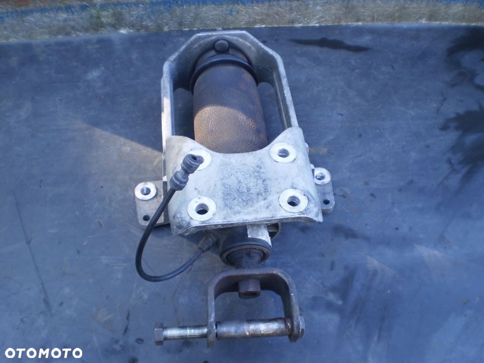 poduszka kabiny tylna, wspornik SCANIA 124  nr 1409347