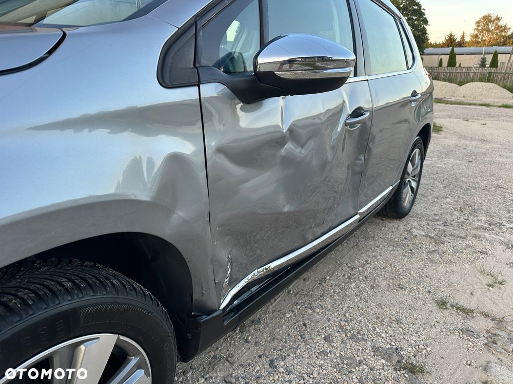 Peugeot 2008 1.2 Pure Tech Allure S&S - 16