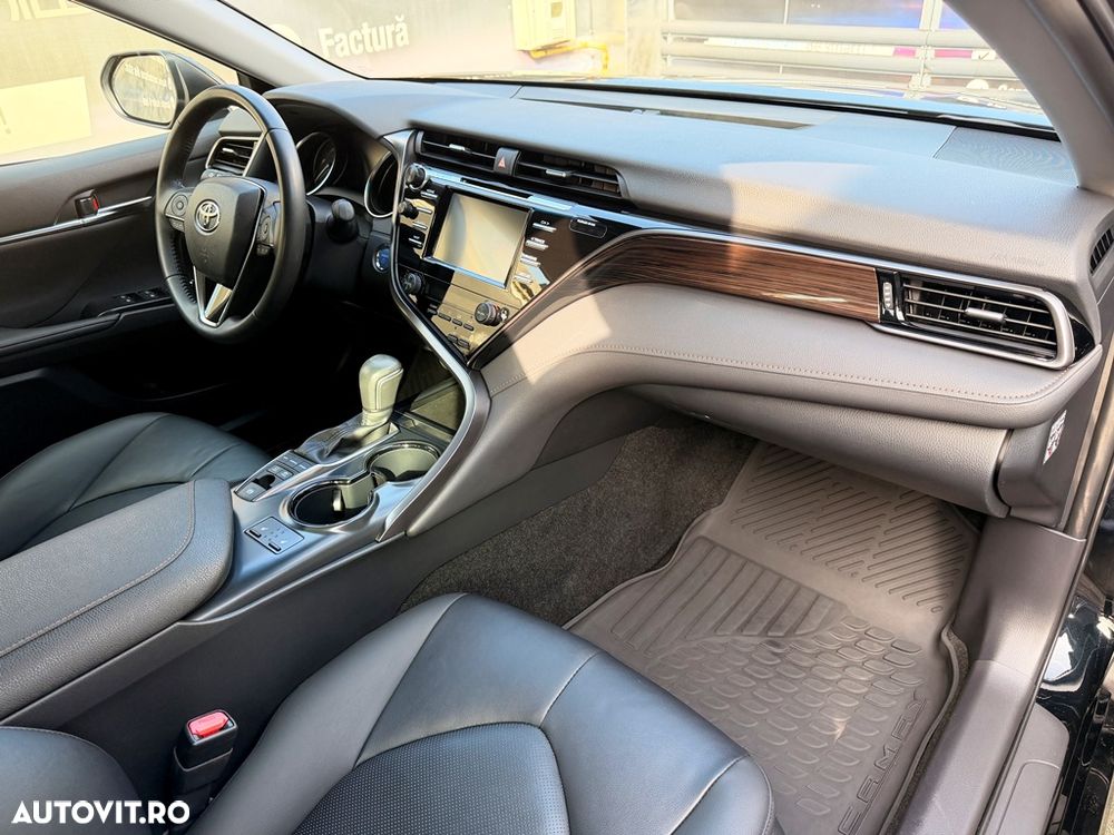 Toyota Camry - 17