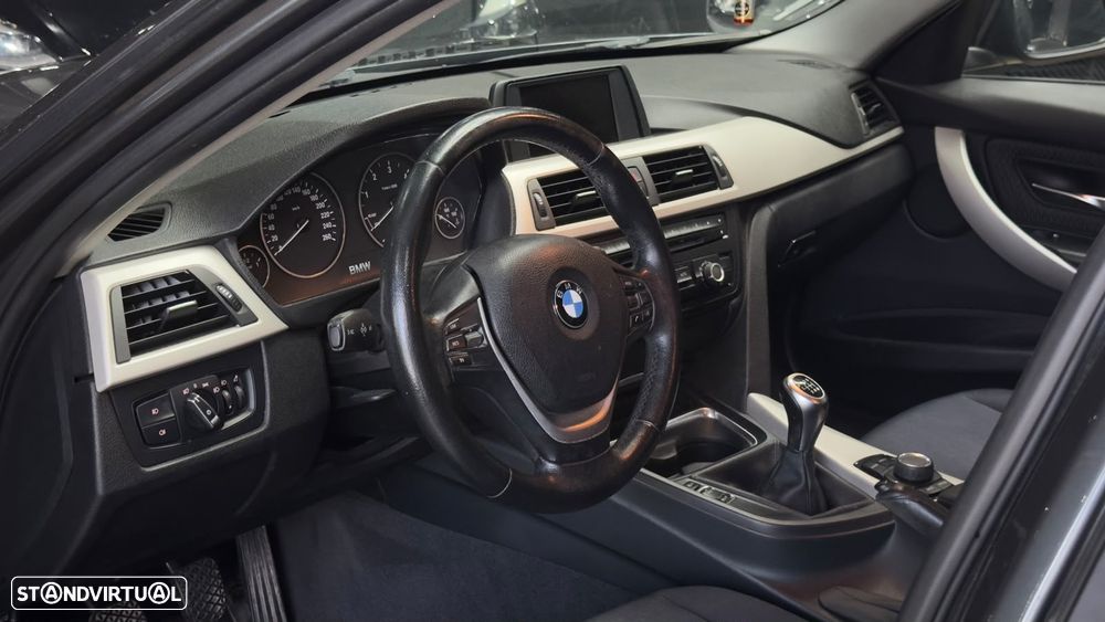BMW 318 d Line Sport - 17