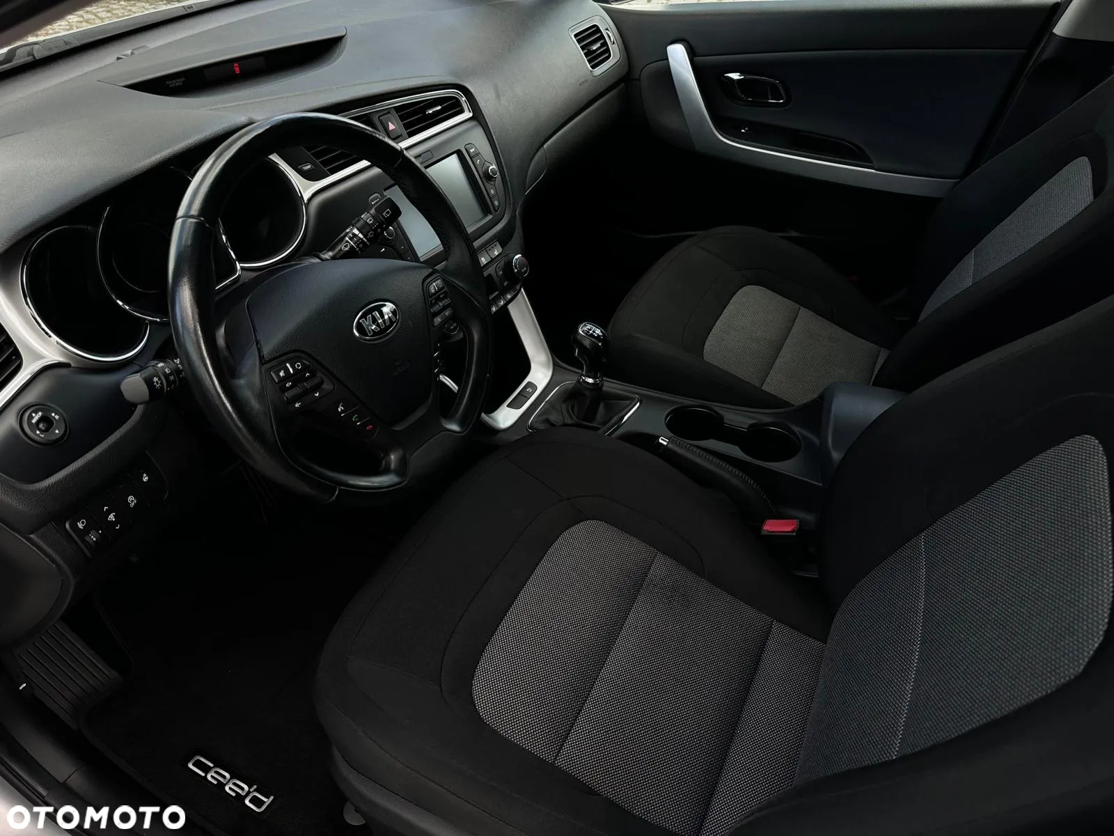 Kia Ceed 1.4 CVVT Dream Team Edition - 24