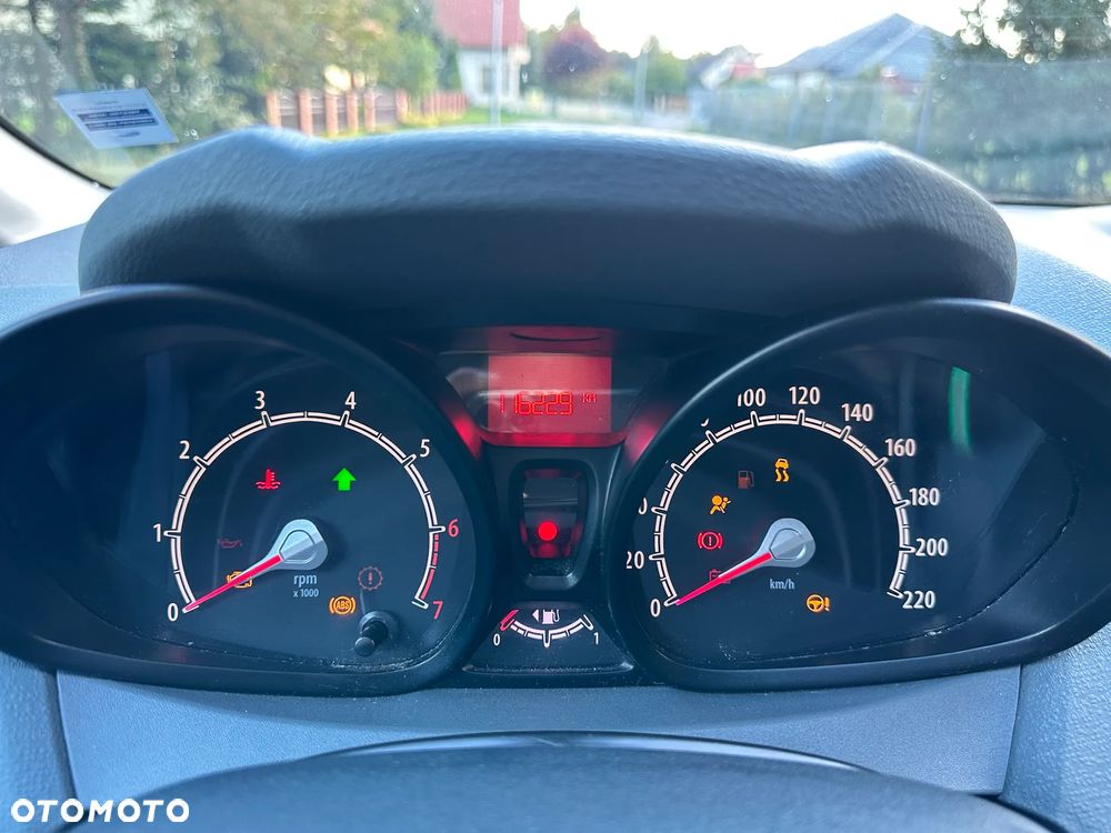 Ford Fiesta 1.25 Ghia - 26