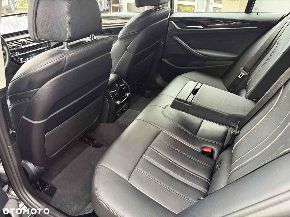 BMW Seria 5 530e Luxury Line - 16