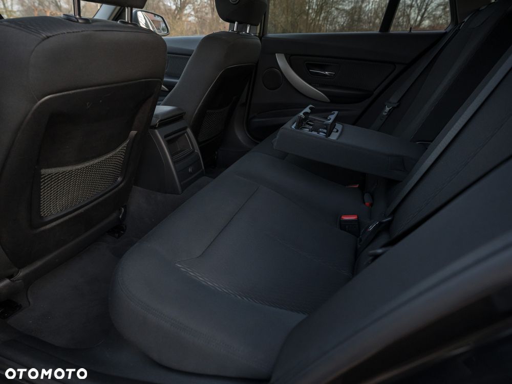 BMW Seria 3 320i Advantage - 29