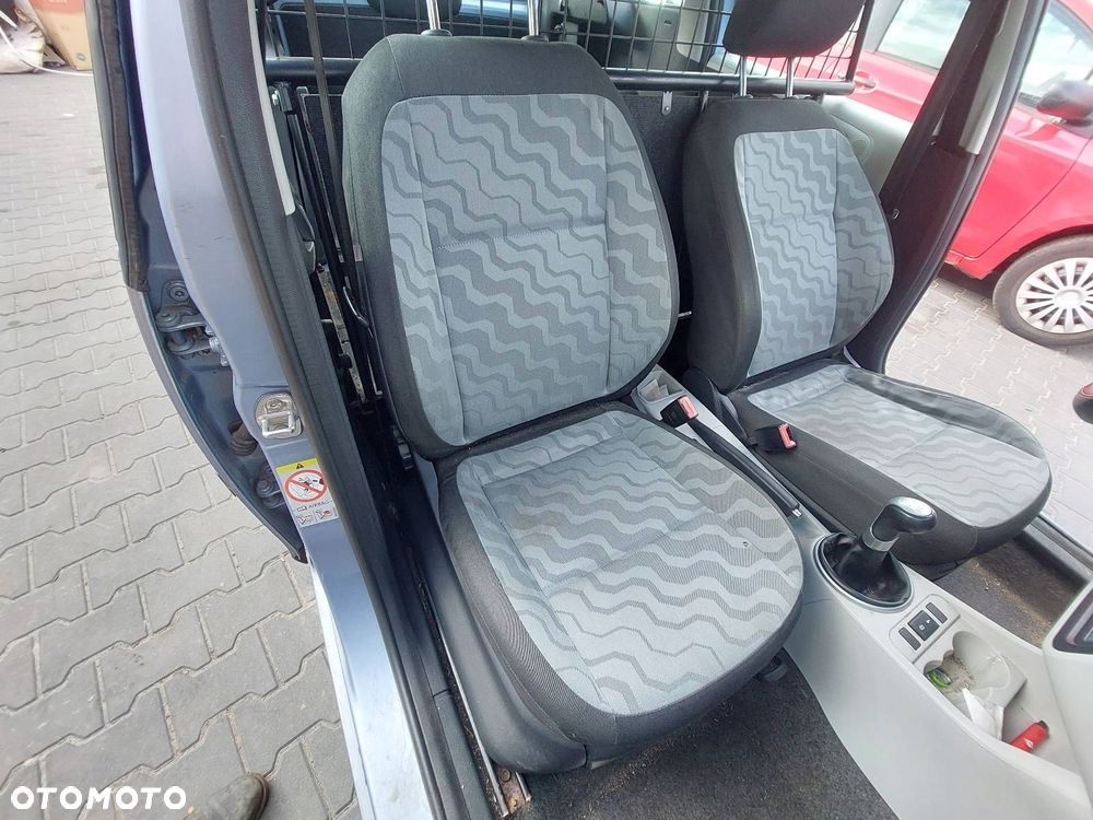 FOTEL PRAWY PRZÓD SKODA ROOMSTER I - 1
