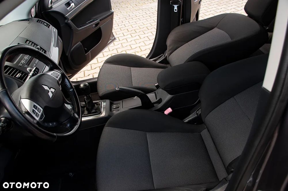 Mitsubishi Lancer 1.8 Intense - 27