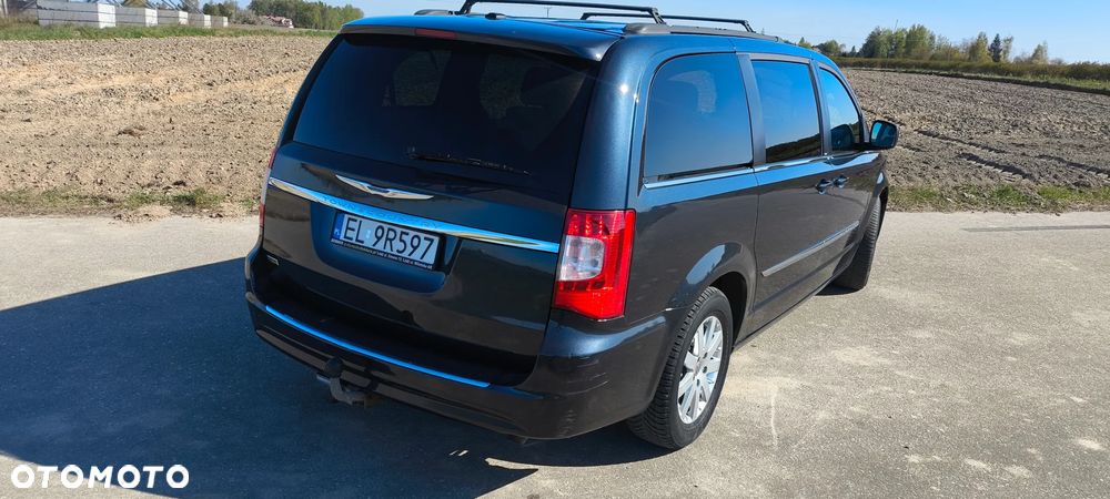 Chrysler Town & Country - 4