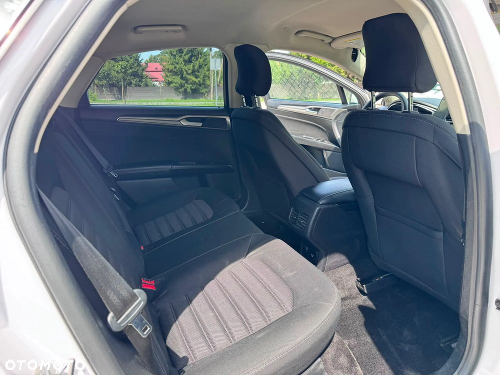 Ford Fusion - 9