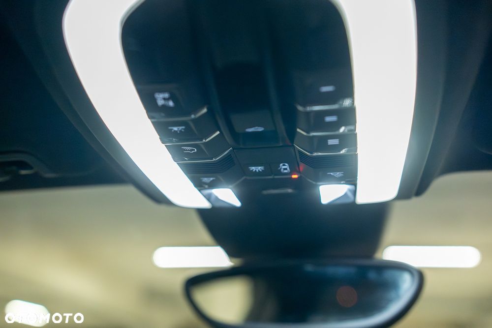 Porsche Panamera Turbo Executive - 19