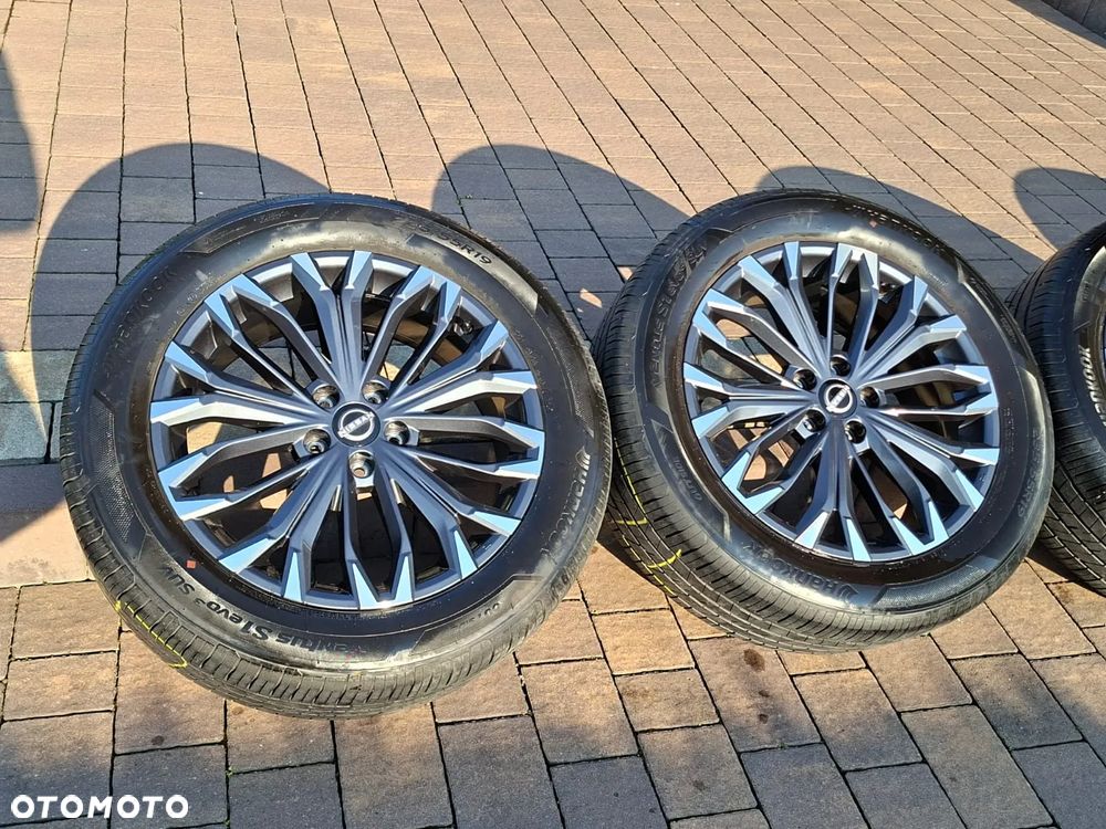 Kpl oryginalnych felg z oponą do Nissan - 9