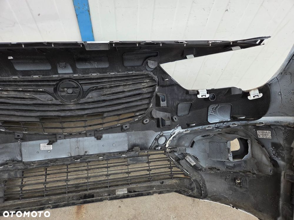 Zderzak przedni Opel Combo E - 15