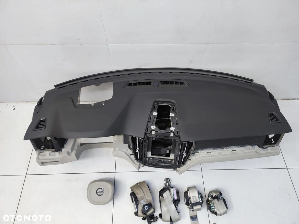 DESKA KONSOLA PODUSZKI PASY EU VOLVO XC60 II 2 2.0D - 2