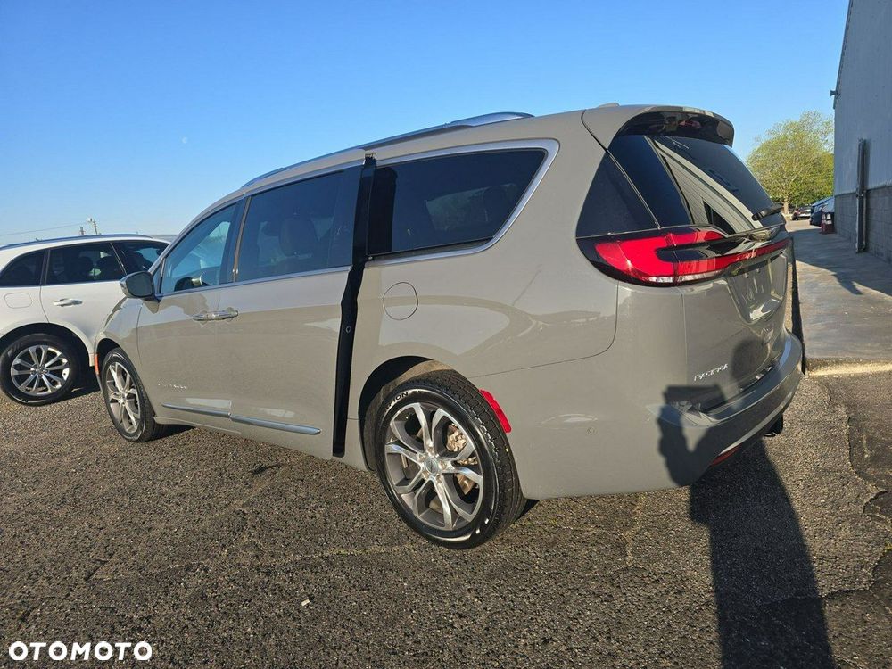 Chrysler Pacifica - 5