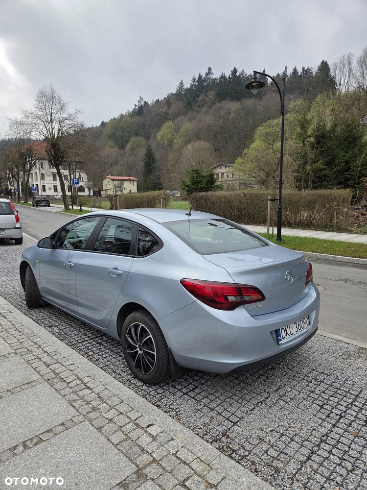 Opel Astra 1.6 Cosmo - 1