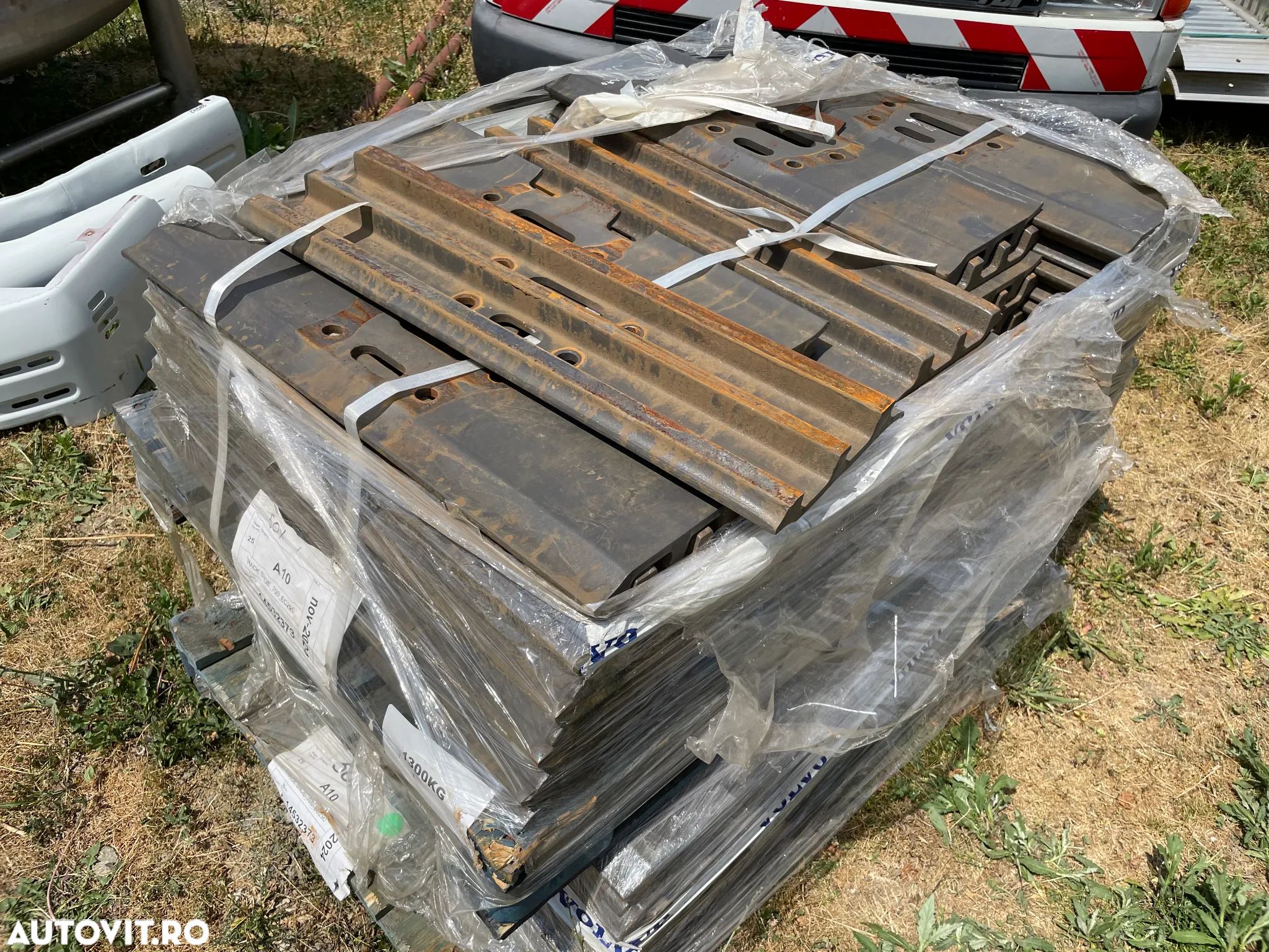 Papucii de senile 700mm pentru excavatoarele de 18-30 tone - 1