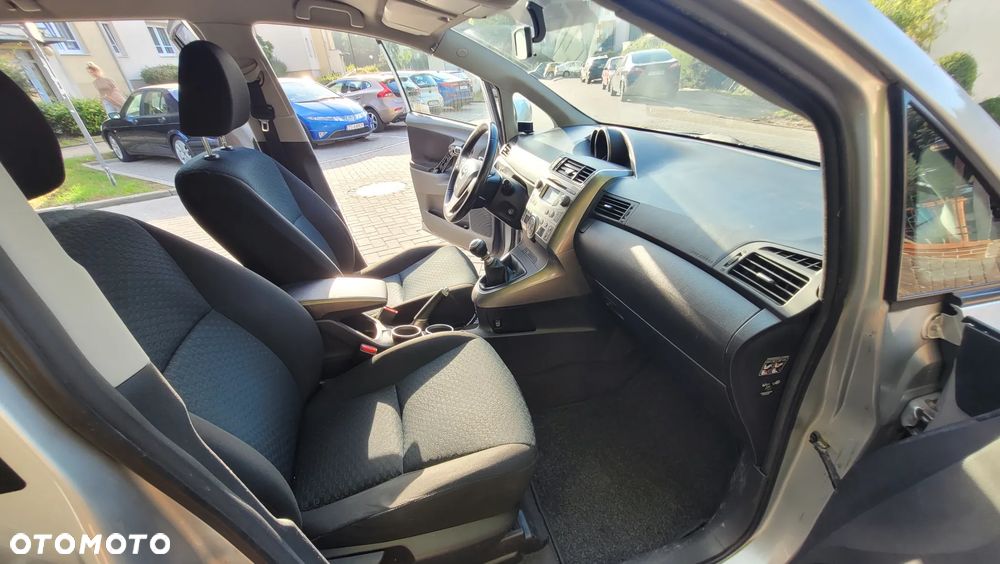 Toyota Verso 2.0 D-4D Sol SW 7os - 15