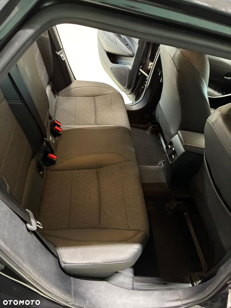 Toyota Corolla 1.8 Business Edition - 17