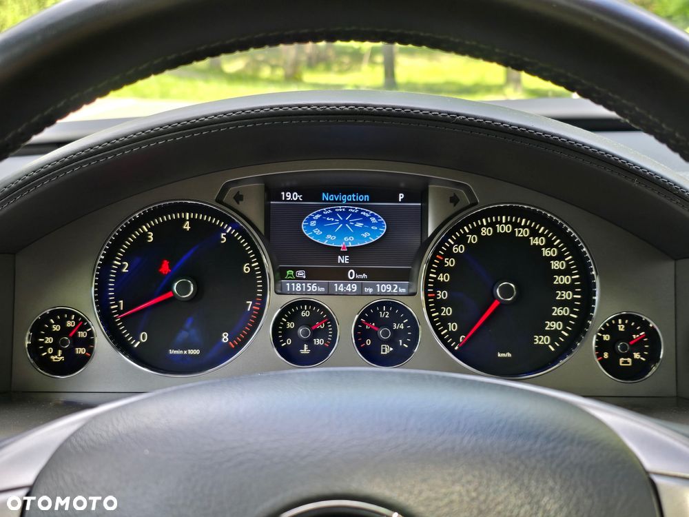 Volkswagen Phaeton 4.2 V8 4MOTION Automatik (5 Sitzer) - 34