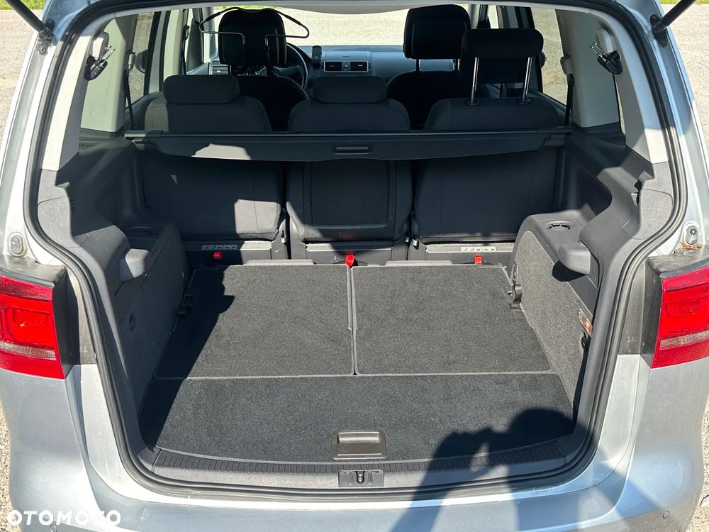 Volkswagen Touran - 31