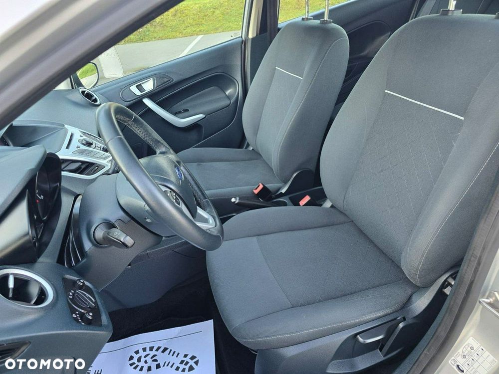 Ford Fiesta - 24