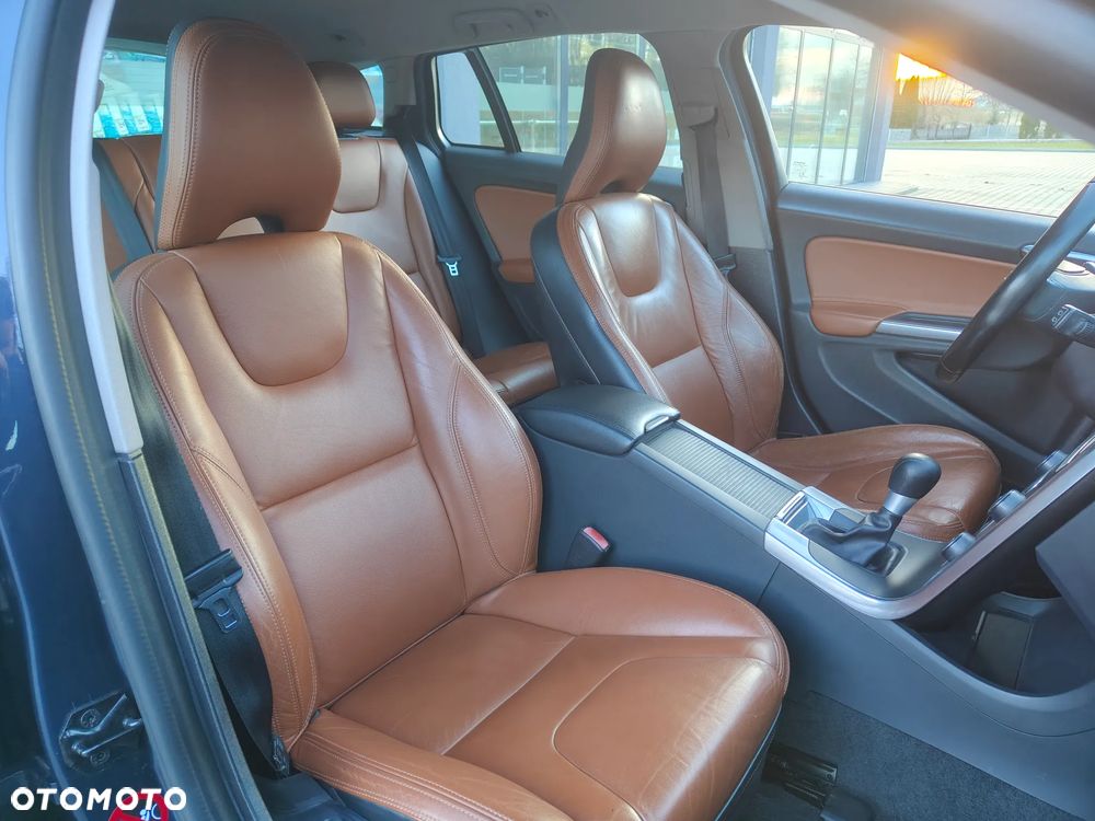 Volvo V60 D3 Summum - 14