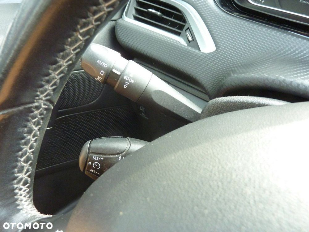 Peugeot 208 - 34