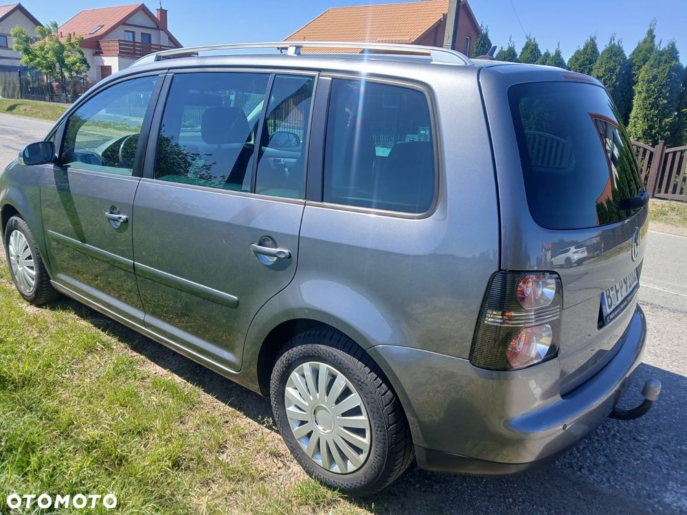 Volkswagen Touran 2.0 TDI DPF DSG Highline - 2